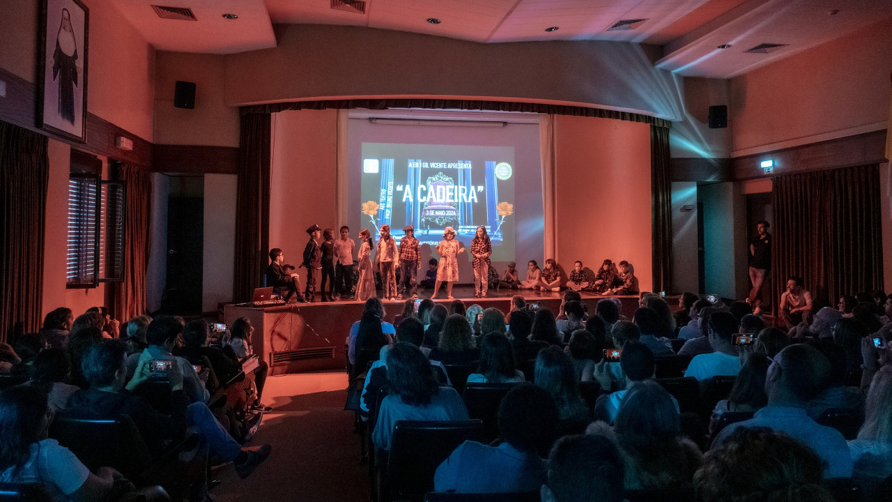 Alunos da EB Gil Vicente apresentaram a peça A Cadeira