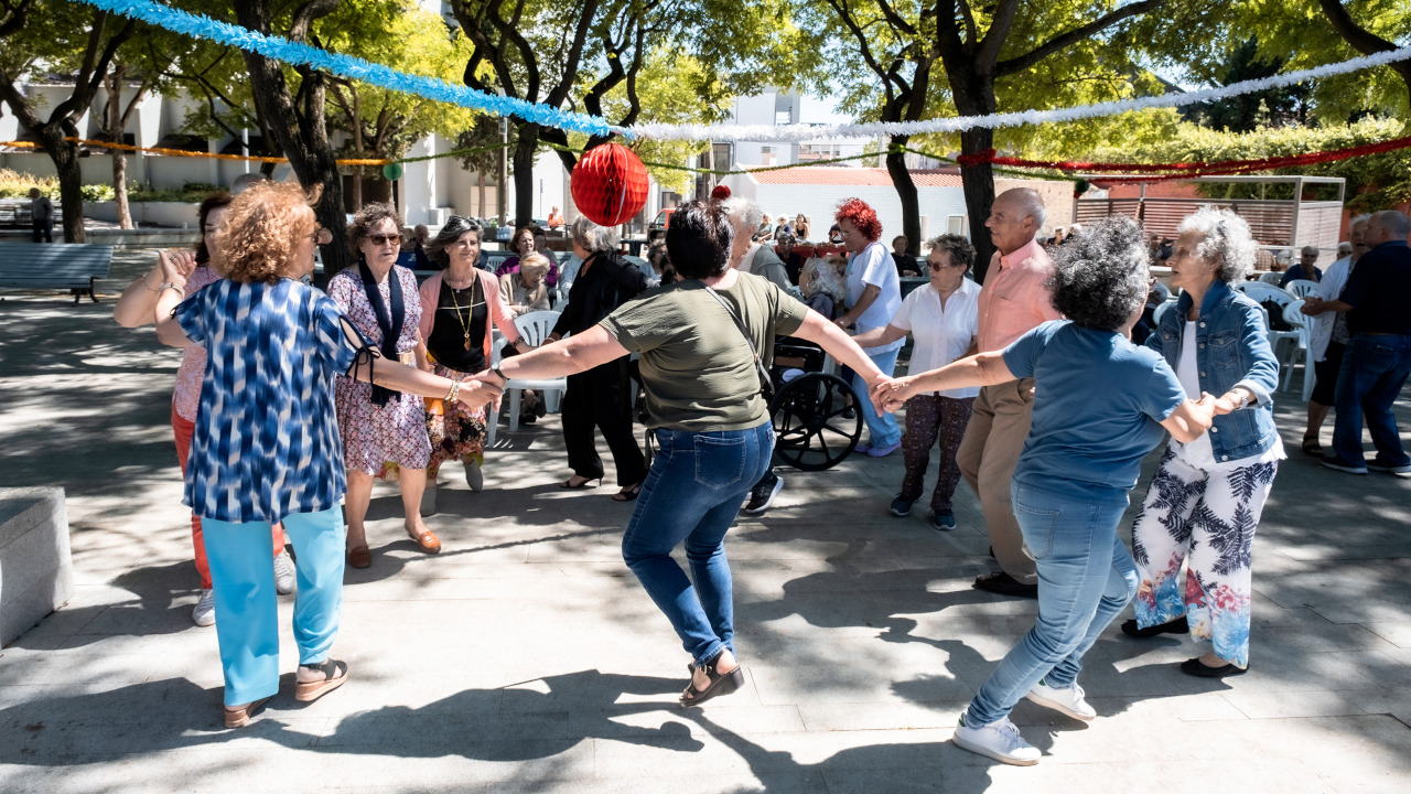 Baile Sénior de Verão no Jardim de Queijas