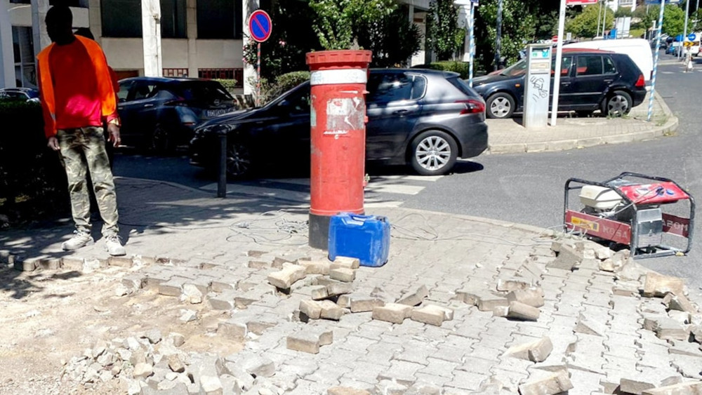 Substituição de piso de passeios na Avenida de Portugal