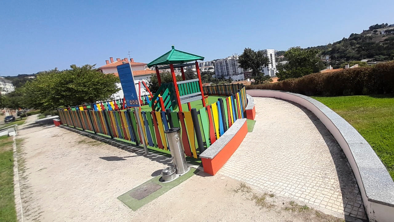 Equipamento de Jogos e Recreio requalificado em Queijas