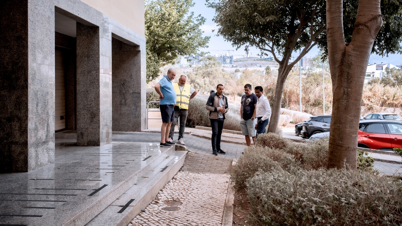 Visita com moradores da zona de Nova Carnaxide