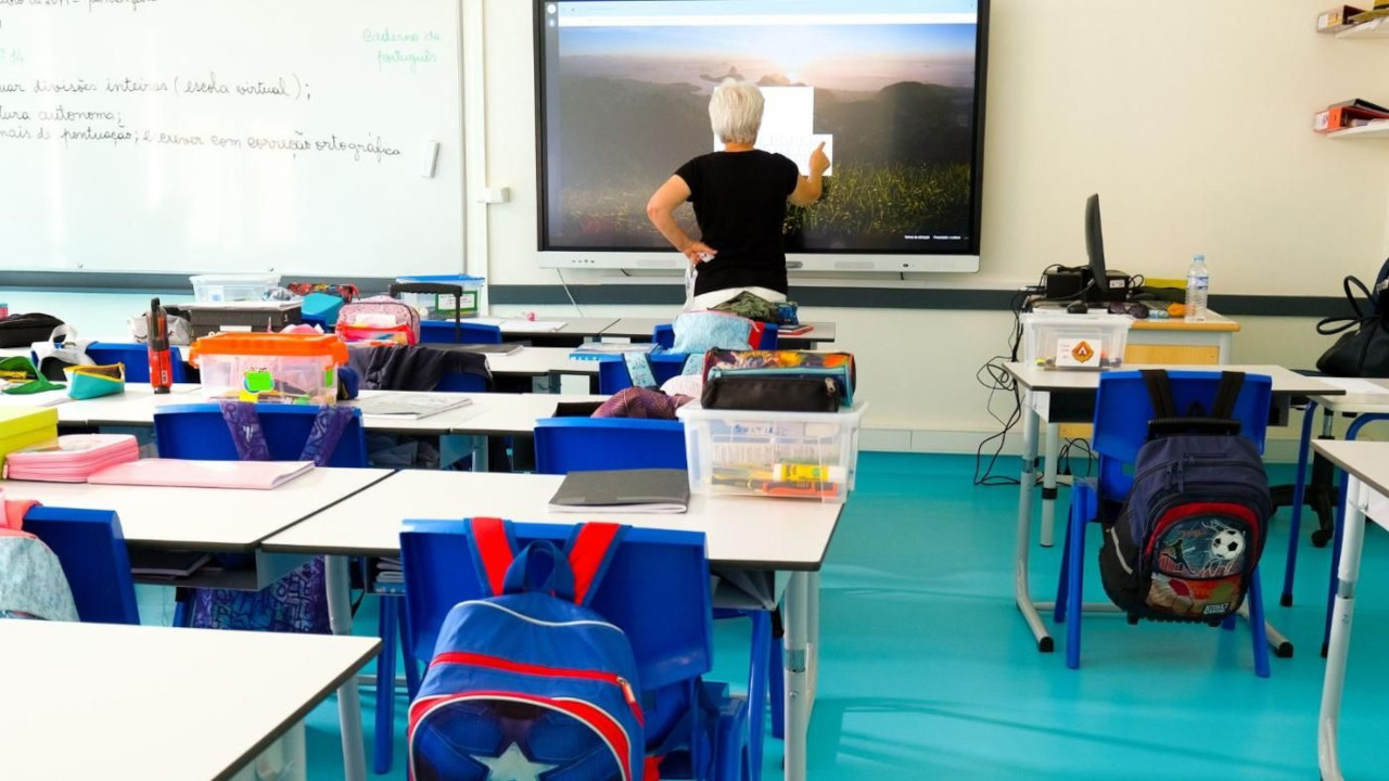 Município de Oeiras vai instalar 44 quadros interativos nas escolas