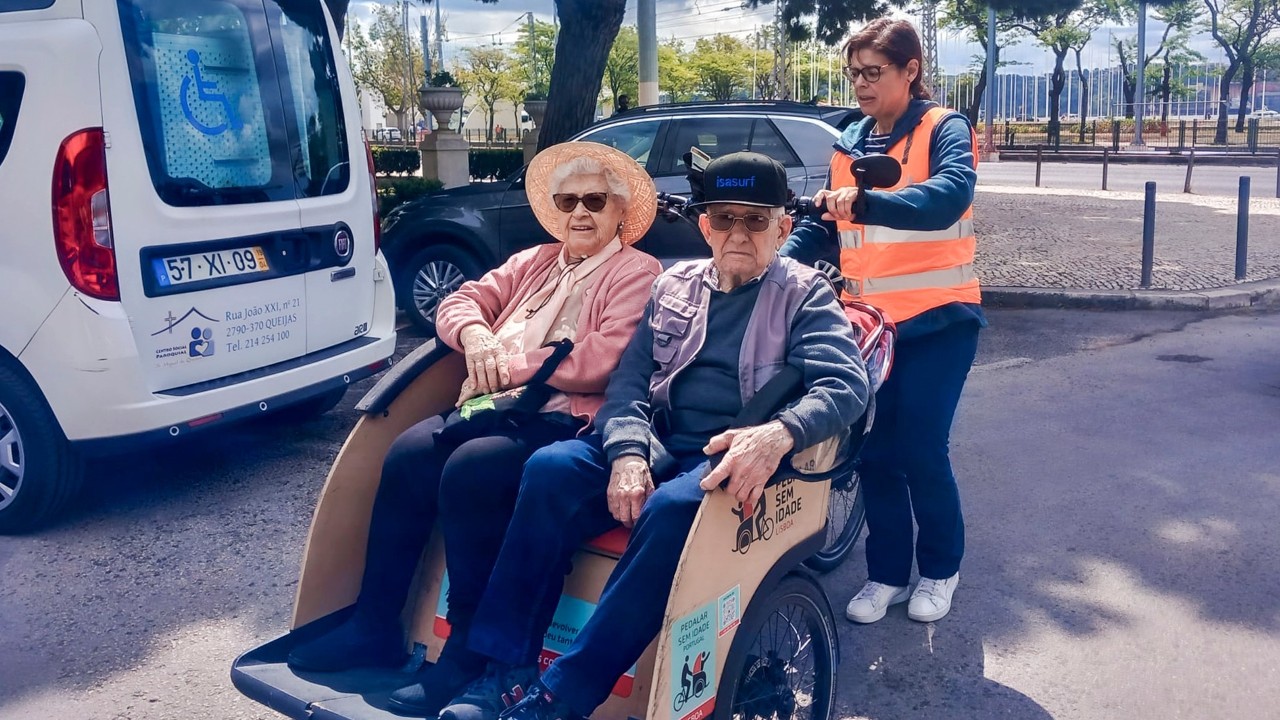 Passeios de trishaw para os seniores de Carnaxide e Queijas