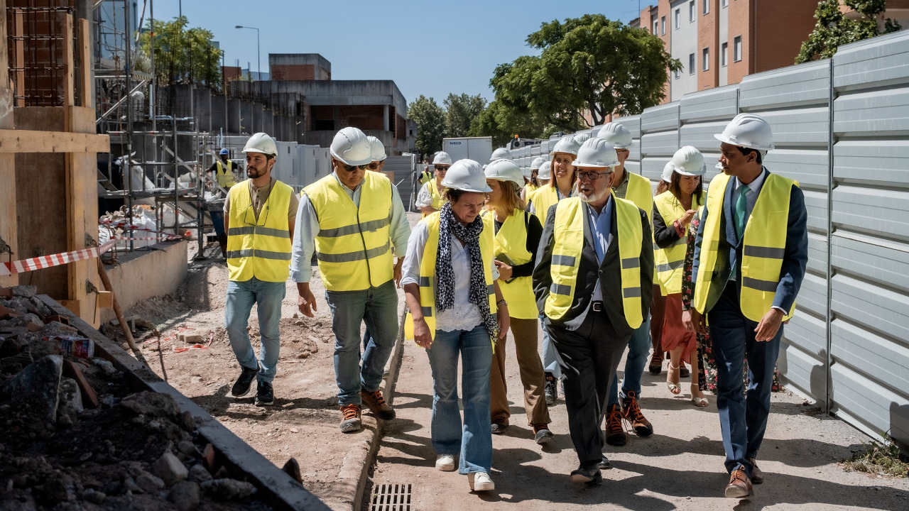 Visita de Isaltino Morais a obras na União das Freguesias
