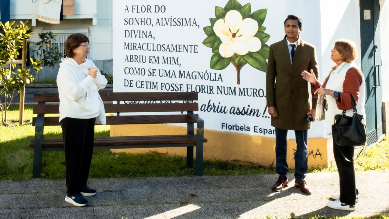 Mudança de posição de mobiliário urbano