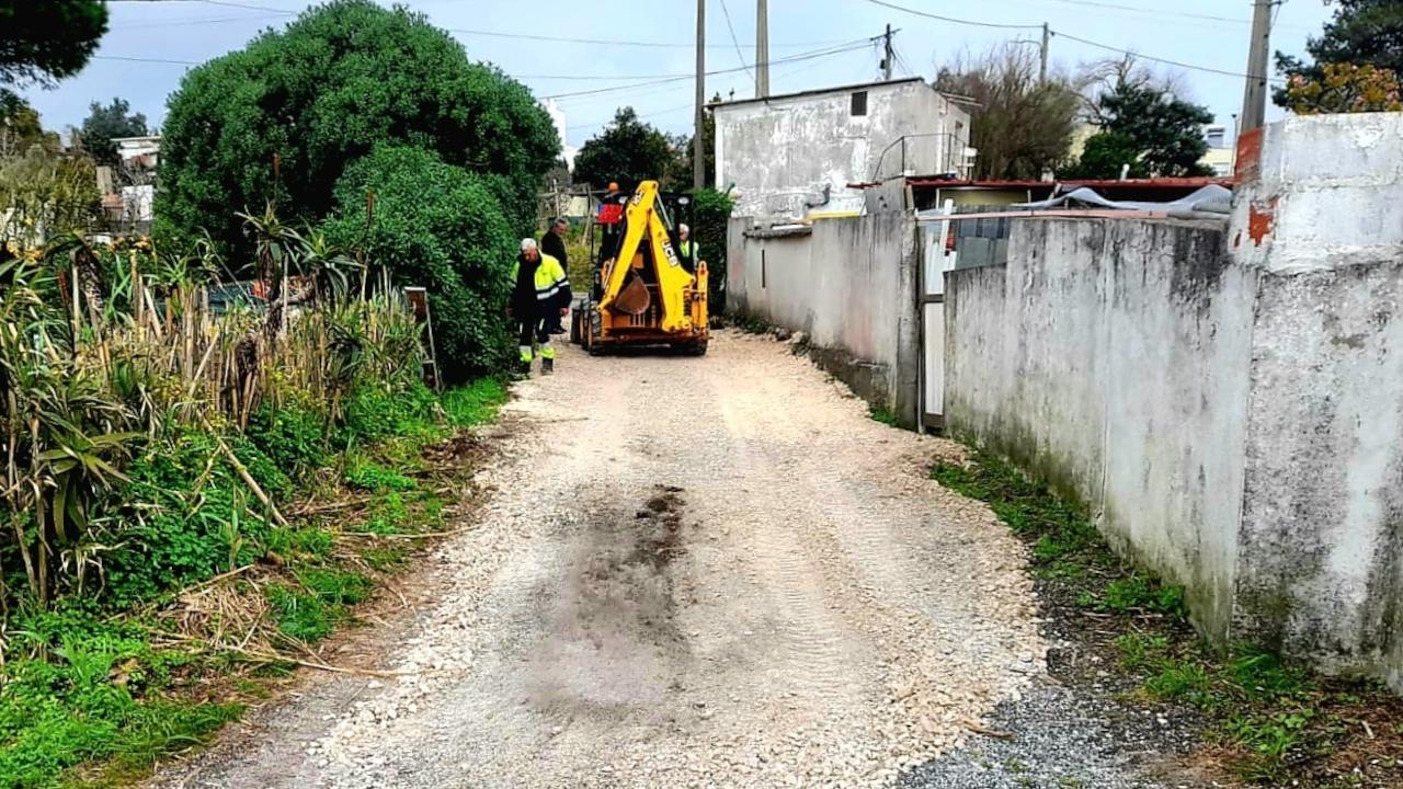 Trabalhos de Nivelamento na Rua Casal do Lameiro